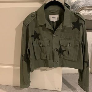 Pistola camo star cut off jacket size medium. Like new.